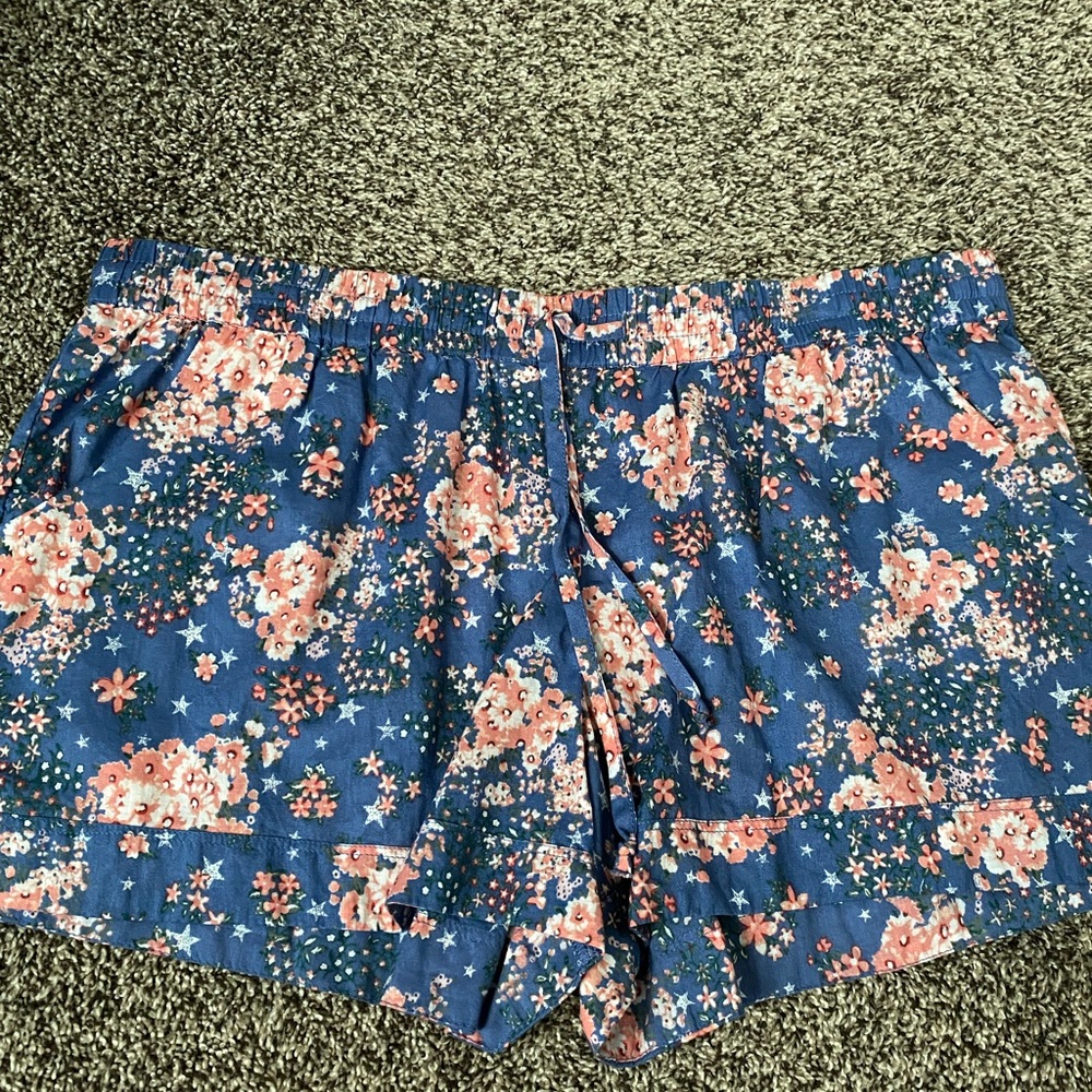 Xl blue floral shorts